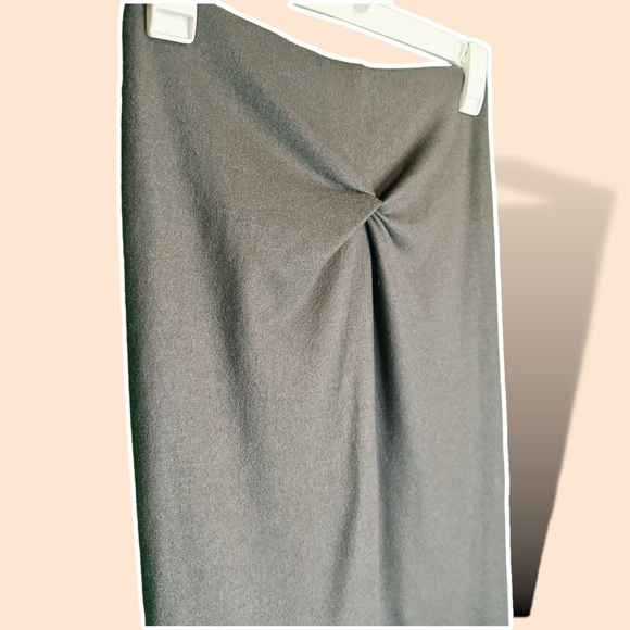 NWT René Lezard 100% Wool Taupe / Gray ‘Latrice’ Twist Front Pencil Skirt EUR 8 - Picture 4 of 7